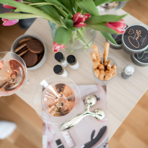 Monroe Shooting32 Snacks und Dildoparty Katalog bei einer Dildoparty von Monroe