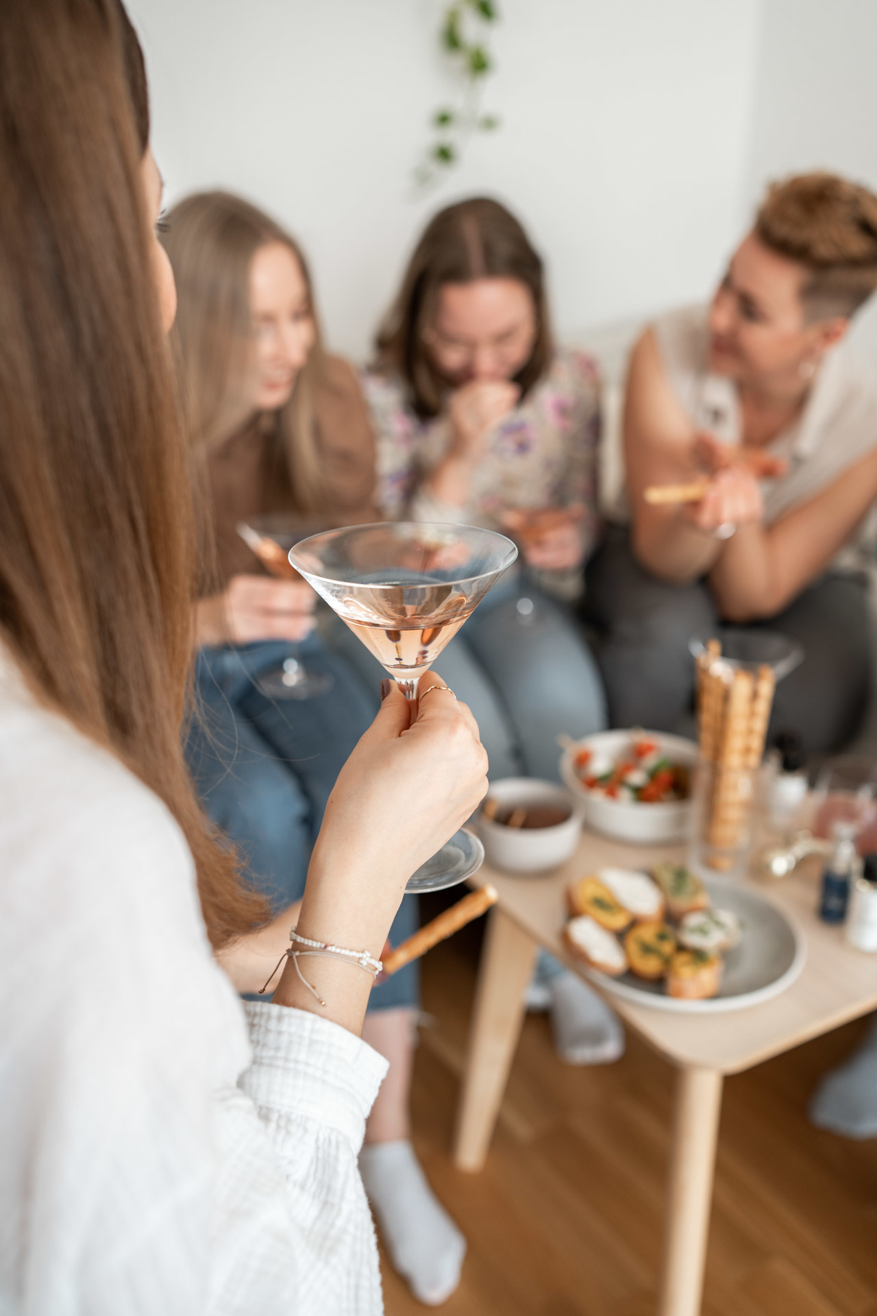 MONROE Toyparty mit Freundinnen MONROE Toyparty mit Freundinnen